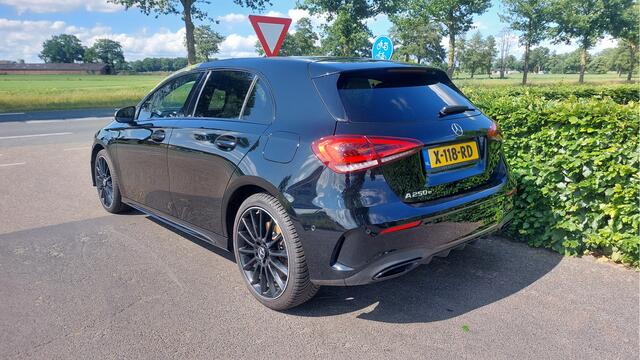 Mercedes-Benz A-KLASSE 250 e Premium Plus CLIMA/NAVI/LED/PANO BJ 2021