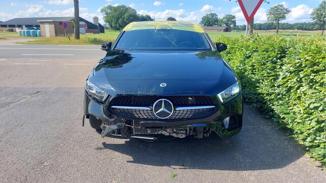 Mercedes-Benz A-KLASSE 250 e Premium Plus CLIMA/NAVI/LED/PANO BJ 2021