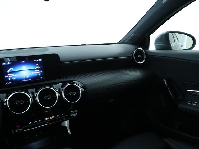 Mercedes-Benz A-KLASSE 160 Handgeschakeld | Navigatie Inclusief 24 maanden MB Certified garantie voor Europa.