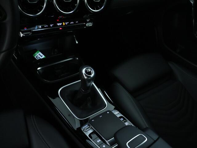 Mercedes-Benz A-KLASSE 160 Handgeschakeld | Navigatie Inclusief 24 maanden MB Certified garantie voor Europa.