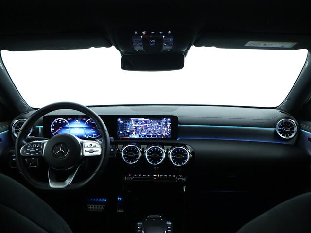 Mercedes-Benz A-KLASSE 250 e Sedan Plug-In Hybride | Sfeerverlichting | Achteruitrijcamera | Dodehoekassistent | Nightpakket | Inclusief 24 maanden MB Certified garantie voor Europa.