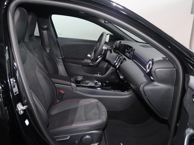 Mercedes-Benz A-KLASSE 250e Business Solution AMG | Dodehoekassistent | Panoramaschuifdak | 360°-camera | Nightpakket |