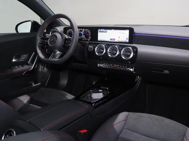 Mercedes-Benz A-KLASSE 250e Business Solution AMG | Dodehoekassistent | Panoramaschuifdak | 360°-camera | Nightpakket |