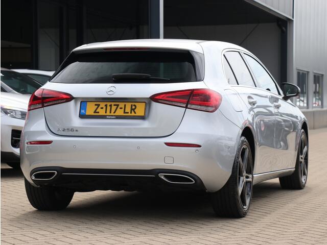 Mercedes-Benz A-KLASSE 250 e I LED I Widescreen I Half-leder I Keyless