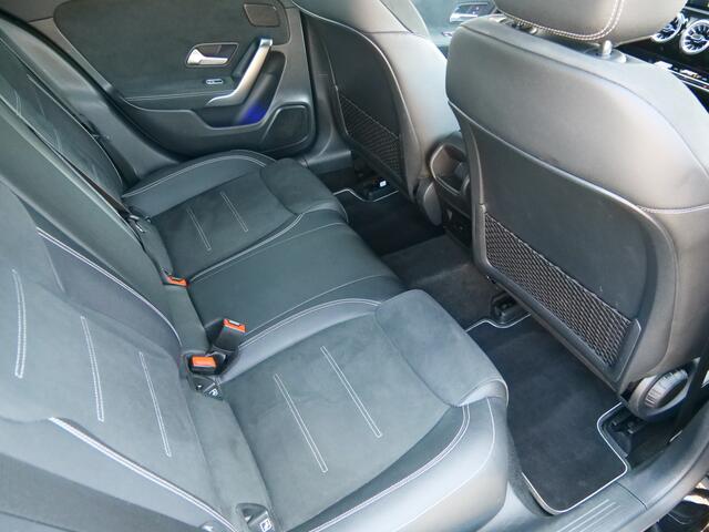 Mercedes-Benz A-KLASSE 250e 218pk Business Solution AMG Automaat Sfeerverlichting / Navigatie / Apple Carplay / Camera