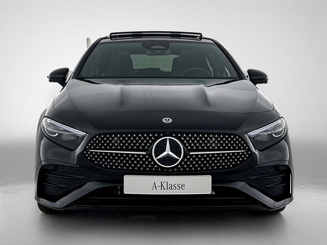 Mercedes-Benz A-KLASSE 180 Business Solution AMG | Nightpakket | Parkeerpakket met 360°-camera | Premium Plus pakket | KEYLESS GO | Head-up display | Dodehoekassistent | Sfeerverlichting | Head-up display | Extra USB-poorten |
