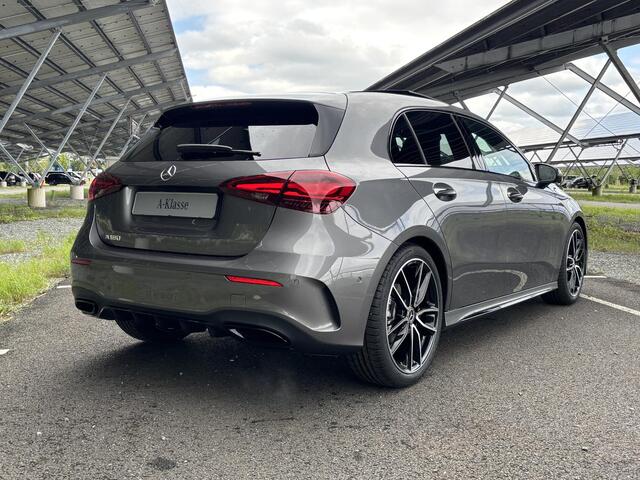 Mercedes-Benz A-KLASSE 180 Business Solution AMG | Night edition | Panoramadak | Head-up display | Memory stoelen | 360 camera | Multibeam LED | Sfeerverlichting |