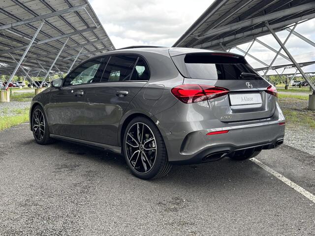 Mercedes-Benz A-KLASSE 180 Business Solution AMG | Night edition | Panoramadak | Head-up display | Memory stoelen | 360 camera | Multibeam LED | Sfeerverlichting |