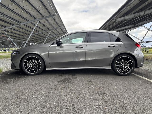 Mercedes-Benz A-KLASSE 180 Business Solution AMG | Night edition | Panoramadak | Head-up display | Memory stoelen | 360 camera | Multibeam LED | Sfeerverlichting |