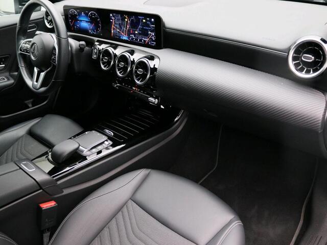 Mercedes-Benz A-KLASSE 180 Ledkoplampen | Volledig digitaal display | Achteruitrijcamera | Spieghel Pakket | Licht- en zicht pakket. Inclusief 24 maanden MB Certified garantie voor Europa.