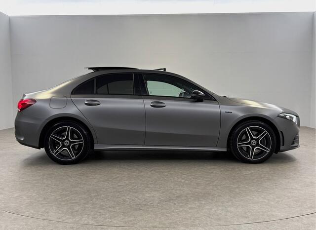 Mercedes-Benz A-KLASSE 250 e AMG 235PK Pano Sfeer Trekhaak Virtual LED Camera Carplay Memory Clima Cruise Navi PDC 18"LMV