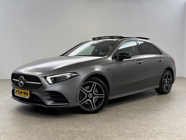Mercedes-Benz A-KLASSE 250 e AMG 235PK Pano Sfeer Trekhaak Virtual LED Camera Carplay Memory Clima Cruise Navi PDC 18"LMV