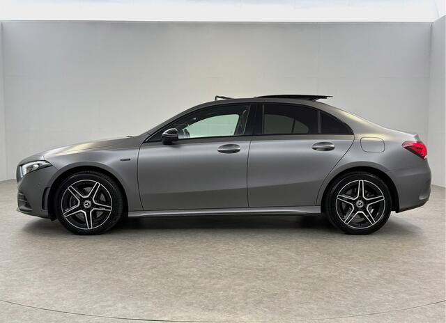 Mercedes-Benz A-KLASSE 250 e AMG 235PK Pano Sfeer Trekhaak Virtual LED Camera Carplay Memory Clima Cruise Navi PDC 18"LMV