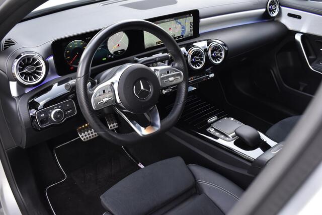 Mercedes-Benz A-KLASSE 250 e AMG Line Distronic Mercedes-Benz A-klasse 250 e AMG Line