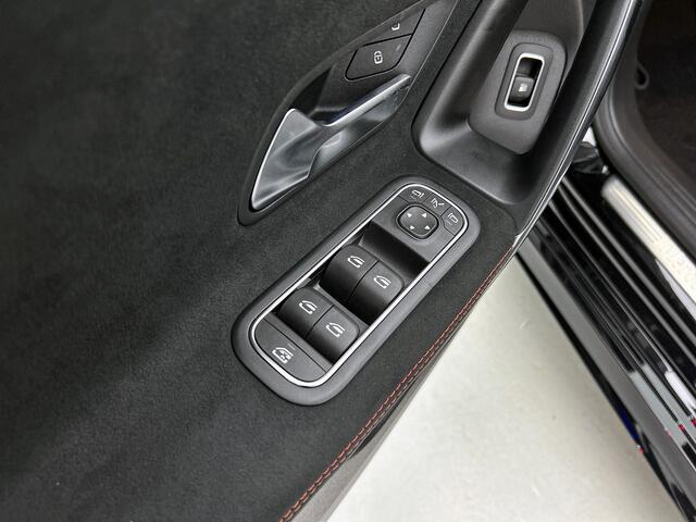 Mercedes-Benz A-KLASSE 250 e Business Solution AMG | Nightpakket | Parkeerpakket met achteruitrijcamera | KEYLESS GO | Sfeerverlichting | MULTIBEAM LED | Stoelverwarming voor | Spiegelpakket | Extra USB-poorten |
