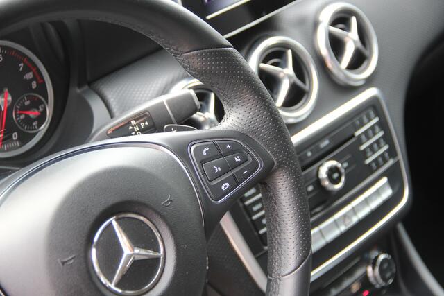 Mercedes-Benz A-KLASSE A200 AMG Line | Distronic Plus | LED | Navi | Camera | Airco | Bluetooth | Dodehoek assistent | LMV18'' Zeer nette auto