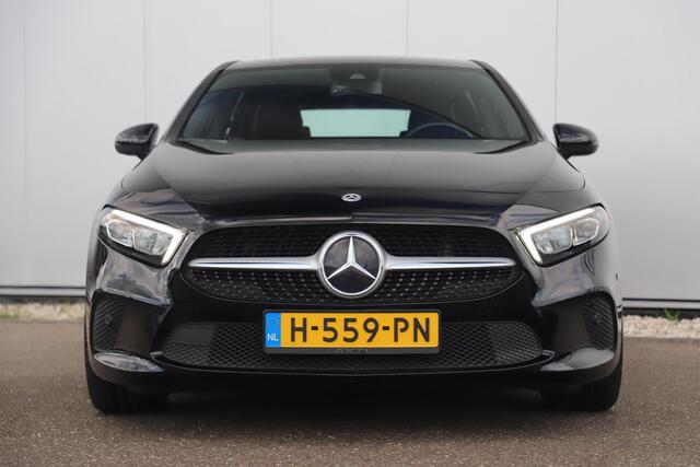 Mercedes-Benz A-KLASSE 160 Business Solution Half Leder Full LED Sportstoelen Carplay Android Navigatie Achteruitrijcamera Clima Cruise 19 inch AMG Look Velgen Nieuwe Banden! Stoelverwarming