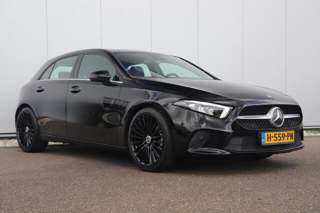 Mercedes-Benz A-KLASSE 160 Business Solution Half Leder Full LED Sportstoelen Carplay Android Navigatie Achteruitrijcamera Clima Cruise 19 inch AMG Look Velgen Nieuwe Banden! Stoelverwarming