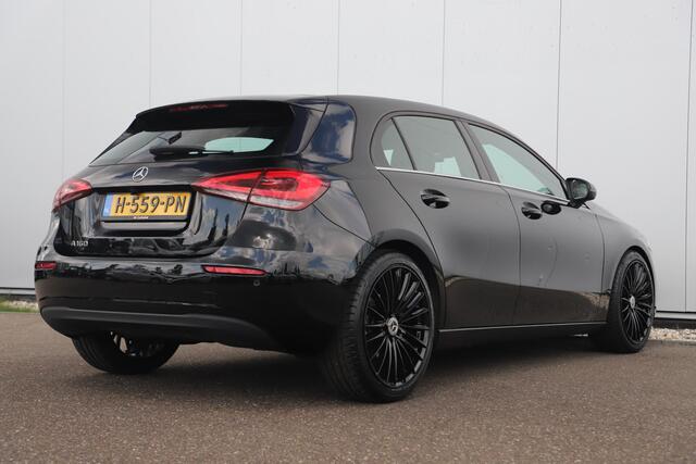 Mercedes-Benz A-KLASSE 160 Business Solution Half Leder Full LED Sportstoelen Carplay Android Navigatie Achteruitrijcamera Clima Cruise 19 inch AMG Look Velgen Nieuwe Banden! Stoelverwarming
