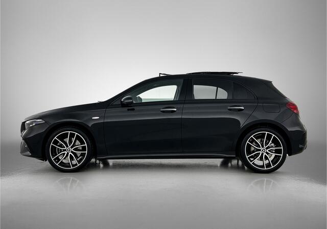 Mercedes-Benz A-KLASSE 250 e Business Solution AMG | Nightpakket | Premium Plus pakket | Parkeerpakket met 360°-camera | KEYLESS GO | Head-up display | Dodehoekassistent | Stoelverwarming voor | EASY PACK achterklep |