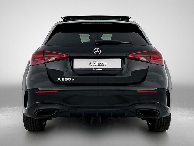 Mercedes-Benz A-KLASSE 250 e Business Solution AMG | Nightpakket | Premium Plus pakket | Parkeerpakket met 360°-camera | KEYLESS GO | Head-up display | Dodehoekassistent | Stoelverwarming voor | EASY PACK achterklep |