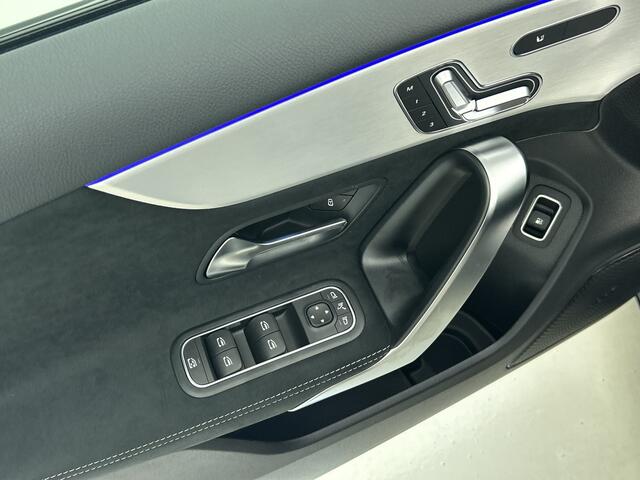Mercedes-Benz A-KLASSE 250 e Business Solution AMG | Nightpakket | Premium Plus pakket | Parkeerpakket met 360°-camera | KEYLESS GO | Head-up display | Dodehoekassistent | Stoelverwarming voor | EASY PACK achterklep |