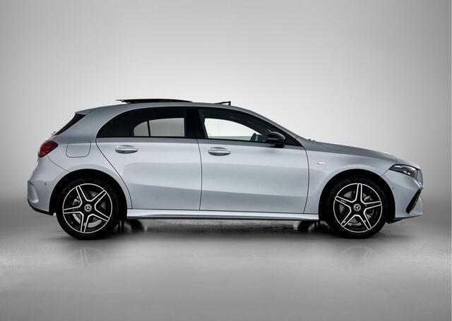 Mercedes-Benz A-KLASSE 250 e Business Solution AMG | Nightpakket | Parkeerpakket met achteruitrijcamera | KEYLESS GO | Spiegelpakket | EASY PACK achterklep | Extra USB-poorten | Sfeerverlichting | MULTIBEAM LED |