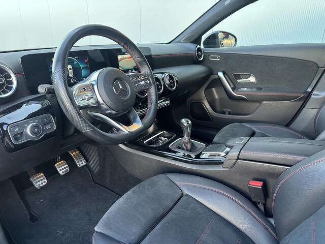 Mercedes-Benz A-KLASSE 180 Business Solution AMG Carplay.
