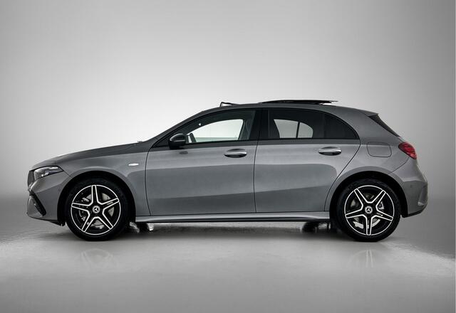Mercedes-Benz A-KLASSE 250 e Business Solution AMG | Nightpakket | Parkeerpakket met achteruitrijcamera | KEYLESS GO | Spiegelpakket | EASY PACK achterklep | Extra USB-poorten | Sfeerverlichting | MULTIBEAM LED |