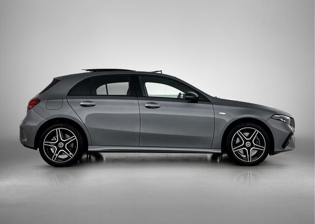 Mercedes-Benz A-KLASSE 250 e Business Solution AMG | Nightpakket | Parkeerpakket met achteruitrijcamera | KEYLESS GO | Spiegelpakket | EASY PACK achterklep | Extra USB-poorten | Sfeerverlichting | MULTIBEAM LED |