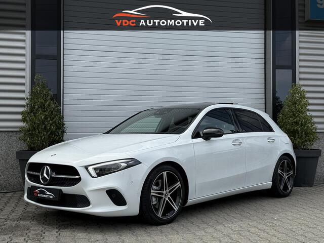 Mercedes-Benz A-KLASSE 200 Pano | Keyless | Widescreen | Sfeerverlichting | Multibeam LED | Camera | Carplay | Soundsystem | Night | Spiegelpakket | Digitaalwit Metallic