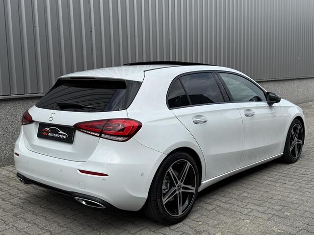 Mercedes-Benz A-KLASSE 200 Pano | Keyless | Widescreen | Sfeerverlichting | Multibeam LED | Camera | Carplay | Soundsystem | Night | Spiegelpakket | Digitaalwit Metallic