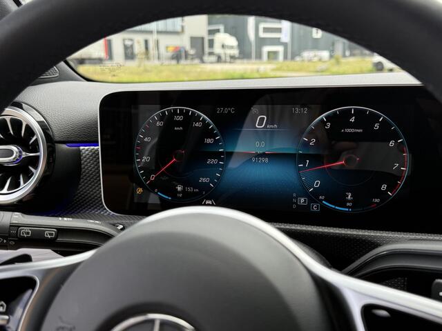 Mercedes-Benz A-KLASSE 200 Pano | Keyless | Widescreen | Sfeerverlichting | Multibeam LED | Camera | Carplay | Soundsystem | Night | Spiegelpakket | Digitaalwit Metallic