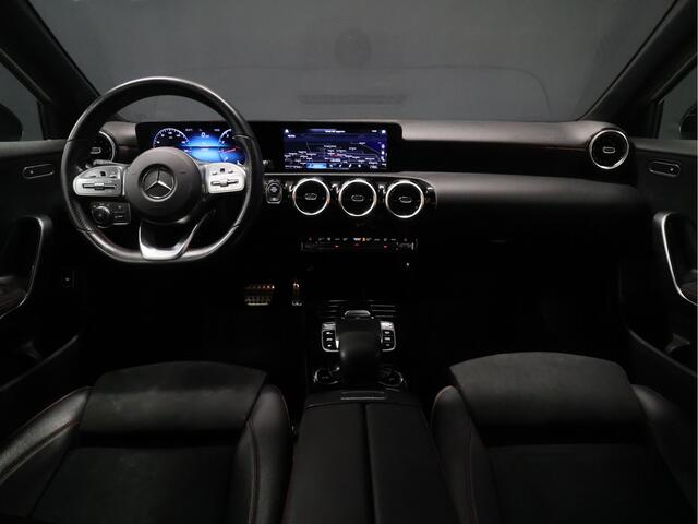 Mercedes-Benz A-KLASSE 200 Business Solution AMG [CAMERA, PCA V+A, FLIPPERS, STOELVERWARMING, NAVIGATIE, CLIMATE CONTROL, TREKHAAK, NIEUWSTAAT]