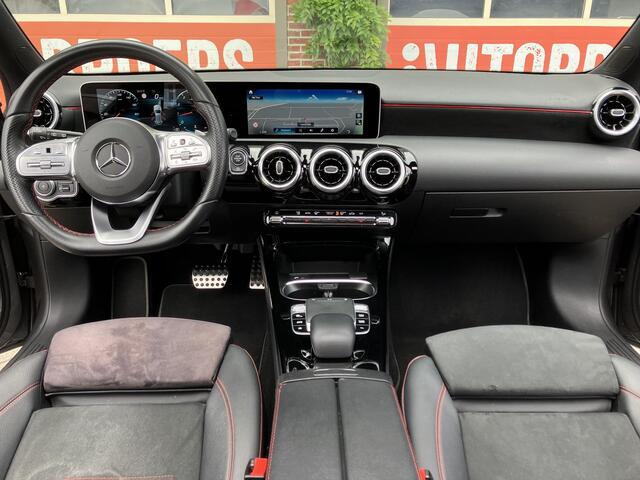Mercedes-Benz A-KLASSE 200 Premium Plus | AMG-styling | Schuif-Kantel dak | Leder-alcantara | Dealeronderhouden |