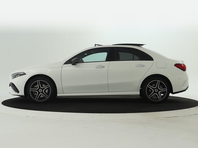 Mercedes-Benz A-KLASSE 250 e AMG Line | AMG Line | Night Pakket | Panorama Schuif-Kanteldak | Inclusief 24 maanden MB Certified garantie voor Europa.