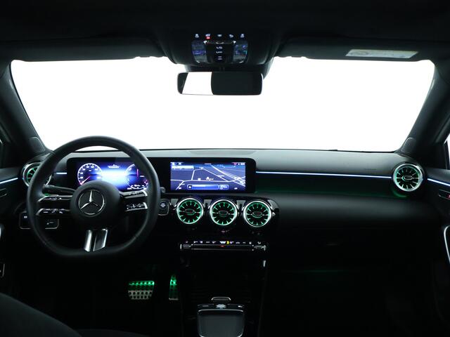 Mercedes-Benz A-KLASSE 250 e AMG Line | AMG Line | Night Pakket | Panorama Schuif-Kanteldak | Inclusief 24 maanden MB Certified garantie voor Europa.