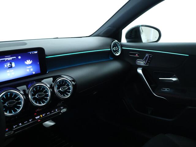 Mercedes-Benz A-KLASSE 250 e AMG Line | AMG Line | Night Pakket | Panorama Schuif-Kanteldak | Inclusief 24 maanden MB Certified garantie voor Europa.