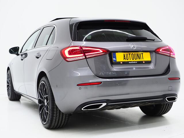 Mercedes-Benz A-KLASSE 250e Panamericana | Panoramadak | Sfeerverlichting | Leder | Widescreen | Camera | DAB