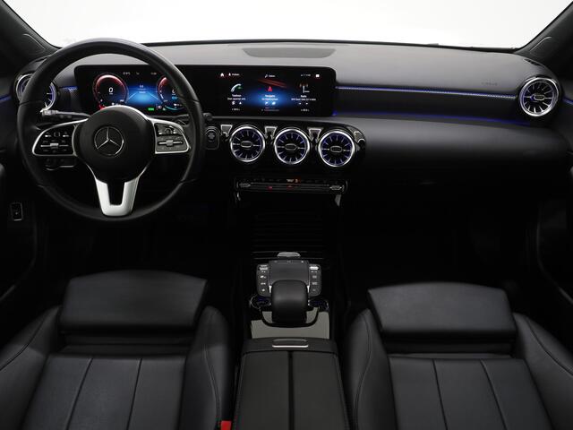 Mercedes-Benz A-KLASSE 250e Panamericana | Panoramadak | Sfeerverlichting | Leder | Widescreen | Camera | DAB