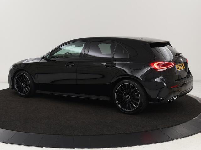 Mercedes-Benz A-KLASSE 180 AMG Night Upgrade | Camera | Widescreen | Stoelverwarming | Full LED | Park Assist | Navigatie | Alcantara