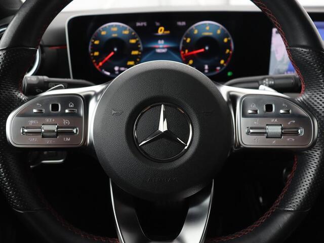 Mercedes-Benz A-KLASSE 180 AMG Night Upgrade | Camera | Widescreen | Stoelverwarming | Full LED | Park Assist | Navigatie | Alcantara