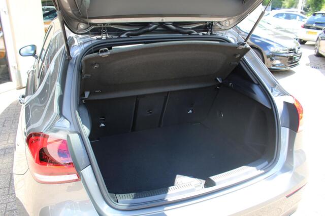 Mercedes-Benz A-KLASSE 180 Business Solution AMG