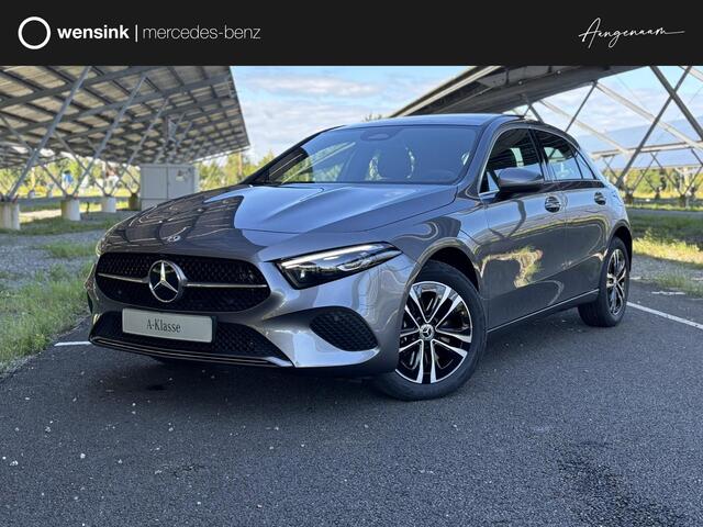 Mercedes-Benz A-KLASSE 250e Star Edition Luxury Line | Panoramadak | Trekhaak | Multibeam LED | Sfeerverlichting | Parkeercamera | Stoelverwarming |