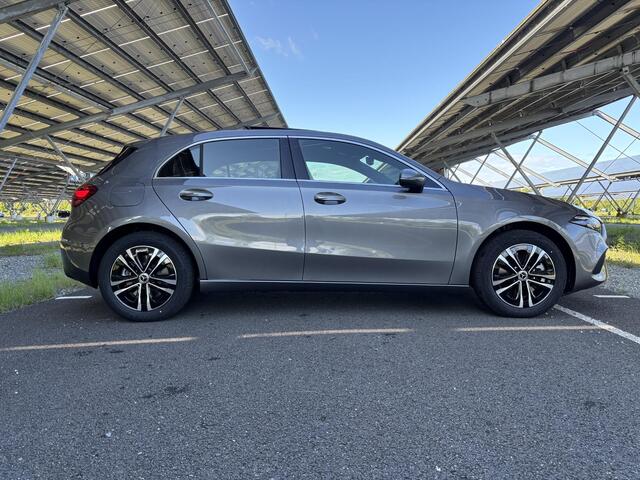 Mercedes-Benz A-KLASSE 250e Star Edition Luxury Line | Panoramadak | Trekhaak | Multibeam LED | Sfeerverlichting | Parkeercamera | Stoelverwarming |