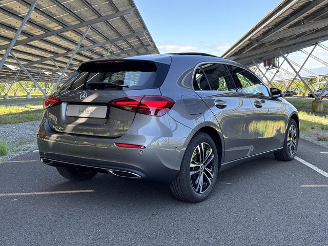 Mercedes-Benz A-KLASSE 250e Star Edition Luxury Line | Panoramadak | Trekhaak | Multibeam LED | Sfeerverlichting | Parkeercamera | Stoelverwarming |
