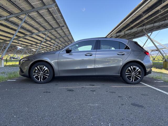 Mercedes-Benz A-KLASSE 250e Star Edition Luxury Line | Panoramadak | Trekhaak | Multibeam LED | Sfeerverlichting | Parkeercamera | Stoelverwarming |