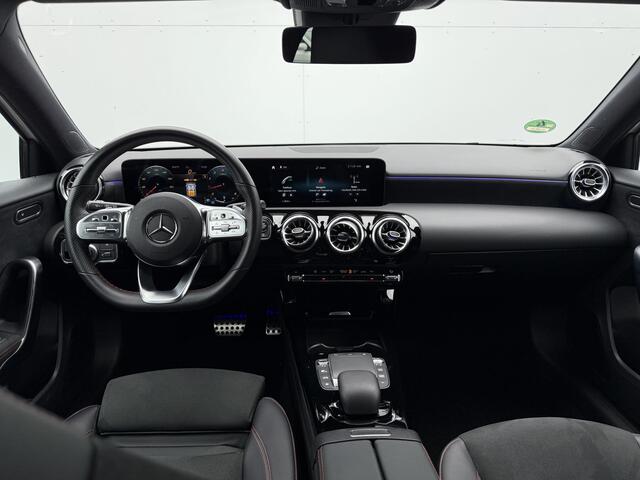Mercedes-Benz A-KLASSE 180 Business Solution AMG | Pano | MBUX | Ambient Light | Camera | Keyless | LED | DAB+