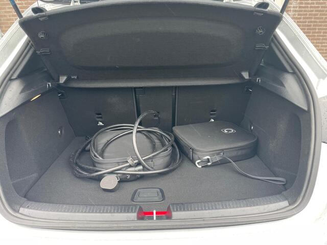Mercedes-Benz A-KLASSE 250 e | Panoramadak | Night Pakket | MULTIBEAM LED Koplampen | Apple CarPlay | Android Auto | Sfeerverlichting | Stoelverwarming | Achteruitrijcamera | Elektrisch Inklapbare Buitenspiegels