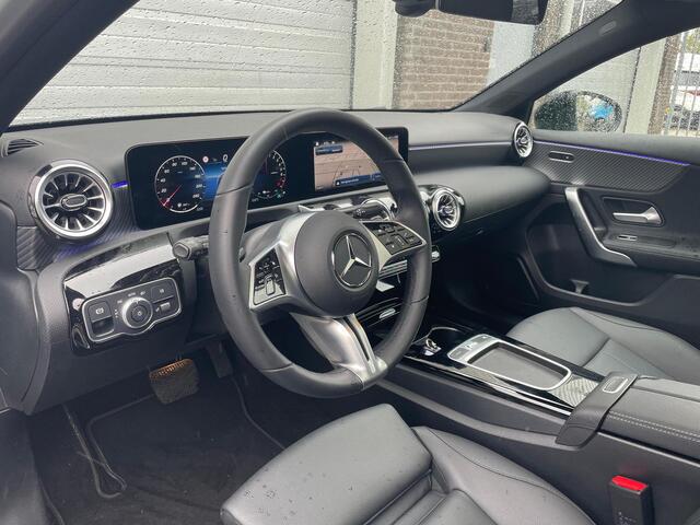 Mercedes-Benz A-KLASSE 250 e | Panoramadak | Night Pakket | MULTIBEAM LED Koplampen | Apple CarPlay | Android Auto | Sfeerverlichting | Stoelverwarming | Achteruitrijcamera | Elektrisch Inklapbare Buitenspiegels